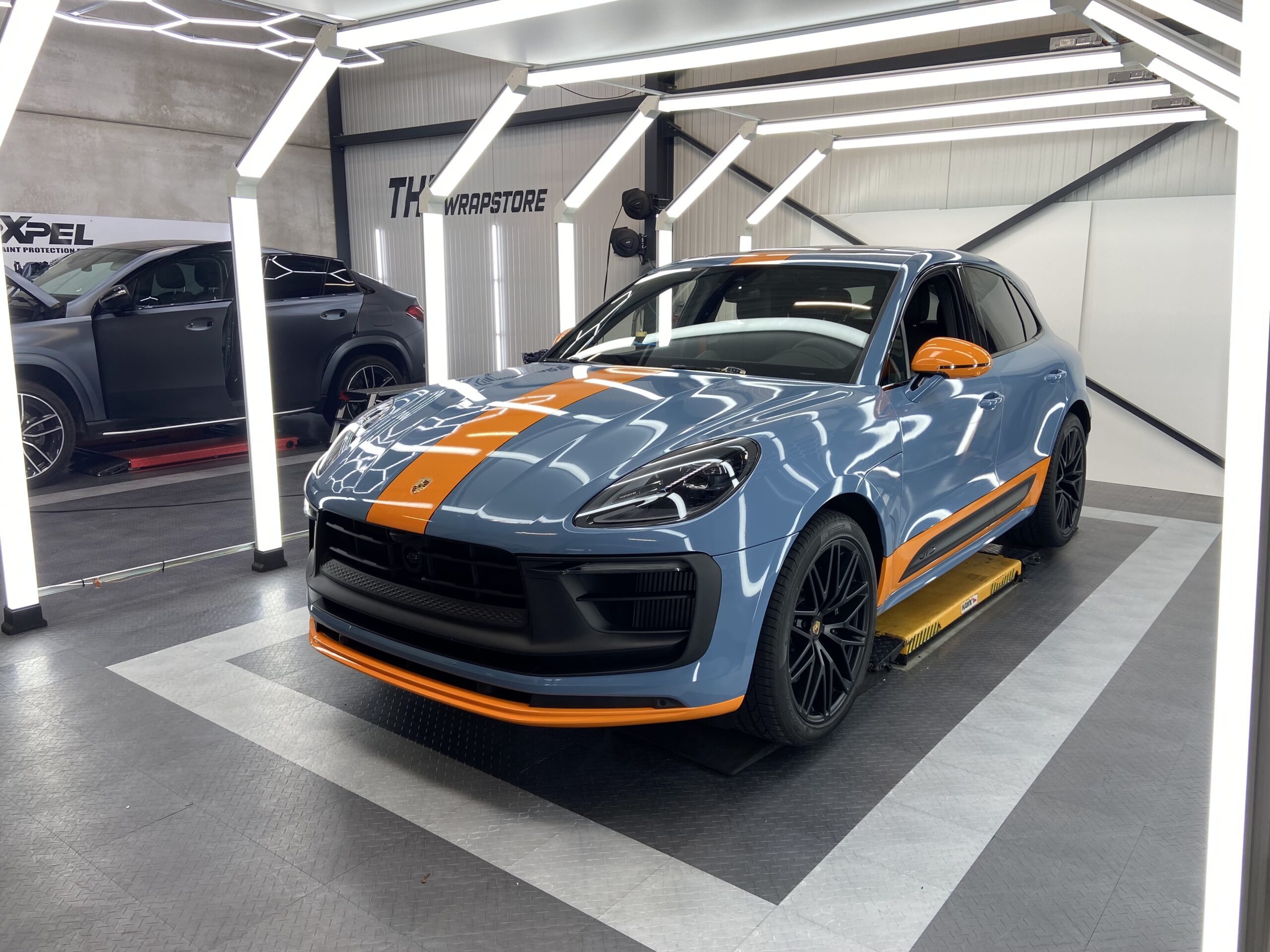 Porsche macan gulf. Wrap Carwrapping 